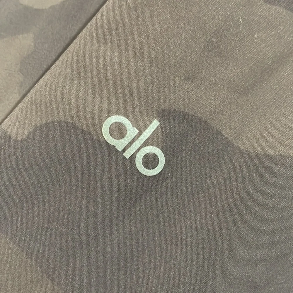 ALO Yoga High-Waist Vapor Leggings in Coco Camo